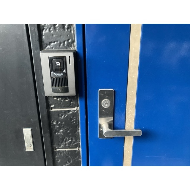 フリーダムＡ棟の玄関