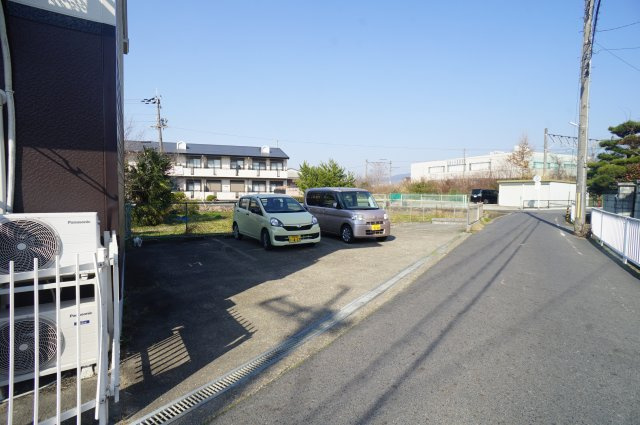 レジデンスボナールⅡの駐車場