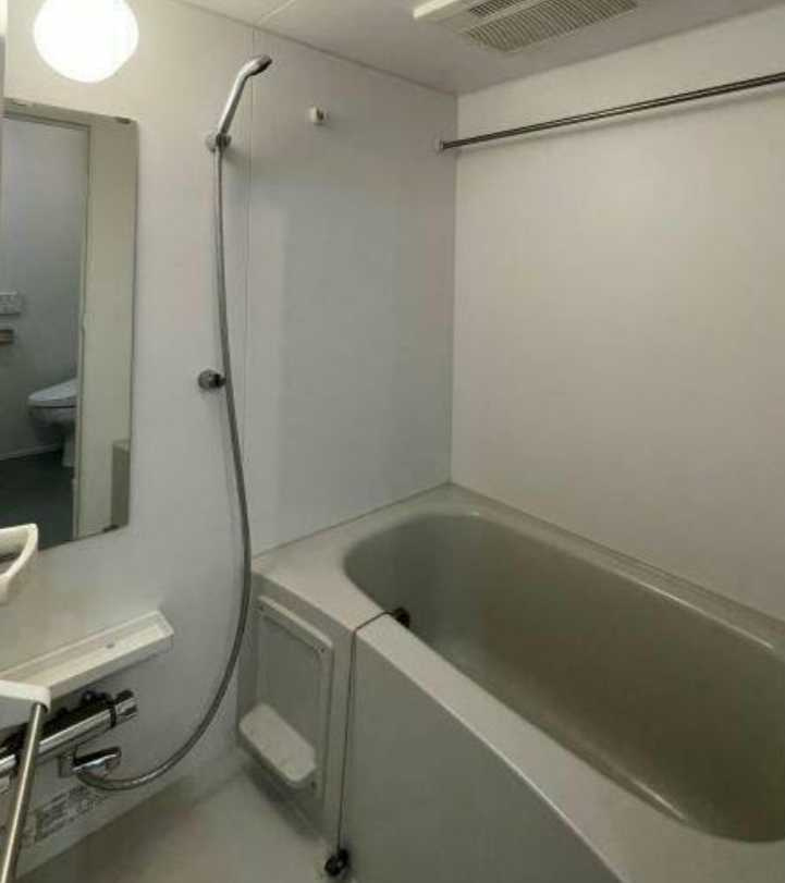 PASEOSANGENJAYAEASTWEST　フリーレント　礼金０　築浅の浴室