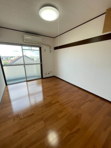 サンハイム新富の居間・リビング