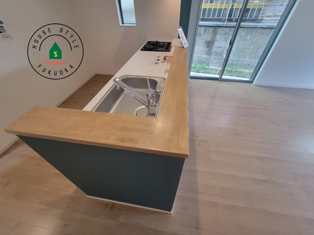 春日市須玖南7丁目第1-3棟（1号棟）の内観：施工例|キッチンから立ち込める香りが今日の料理を期待させます。