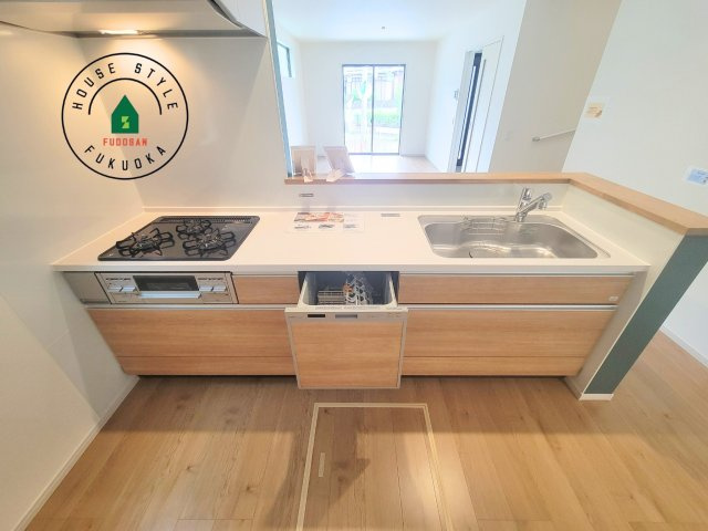 春日市須玖南7丁目第1-3棟（1号棟）の内観：施工例|キッチン。グリル・食器洗い乾燥機・浄水器も完備。