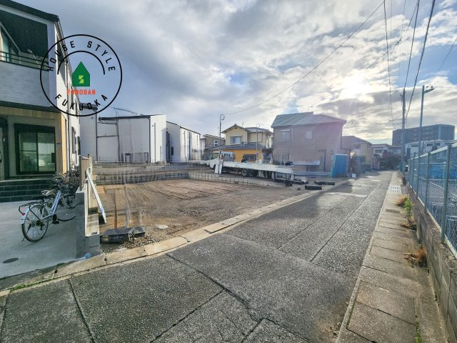 福岡市西区小戸1丁目第4-4棟（4号棟）の前面道路含む現地写真|見学の時間などお気軽にお問い合わせ下さい。