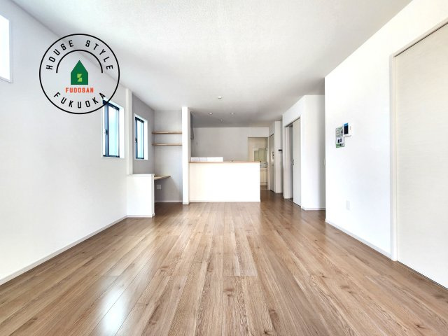 糟屋郡志免町別府東1丁目第1-1棟（1号棟）の内観：施工例|ご家族を近くに感じられる対面キッチンのLDK。会話もはずみそうですね。