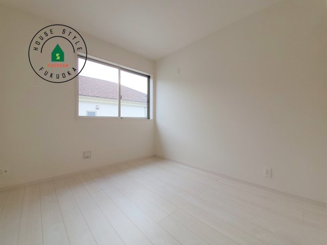 福岡市西区今宿東3丁目第1-3棟（B号棟）の内観：施工例|柔らかい陽光が差し込む明るいお部屋を演出する設計。彩光の取れる窓が気持ちの良いお部屋を創り上げます。