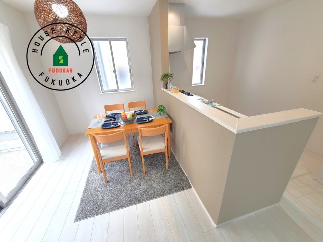 福岡市西区今宿東3丁目第1-3棟（A号棟）の内観：施工例|キッチンから立ち込める香りが今日の料理を期待させます。