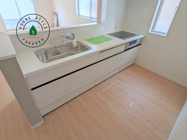 福岡市西区今宿東3丁目第1-3棟（A号棟）の内観：施工例|ダイニングテーブルへの配膳がラクラク、お料理はかどるカウンター付きシステムキッチン！