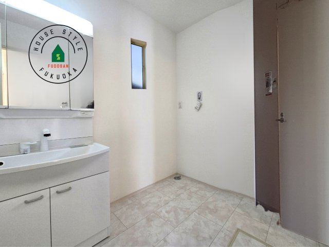 福岡市西区今宿東3丁目第1-3棟（C号棟）の内観：施工例|ゆとりの洗面スペースで朝の身支度もスムーズに。暮らしを快適に変えるシャワー付洗面台です！