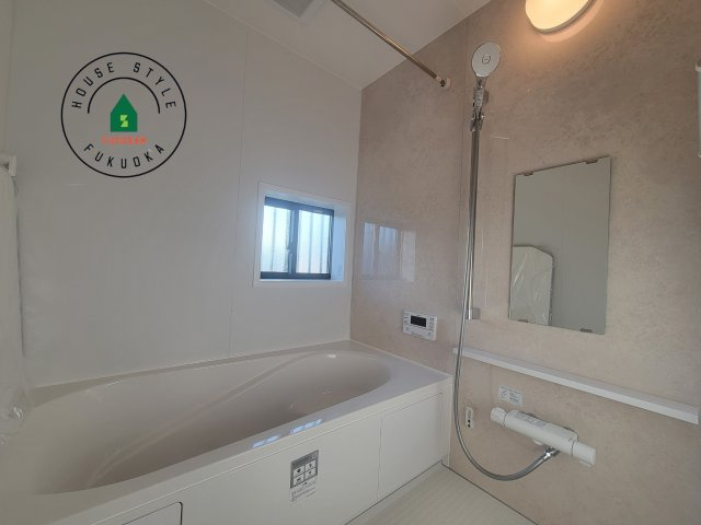 福岡市西区今宿東3丁目第1-3棟（C号棟）の内観：施工例|1日の疲れを癒してくれる広々バスルーム。雨の日のお洗濯にも大活躍な浴室乾燥機付です！