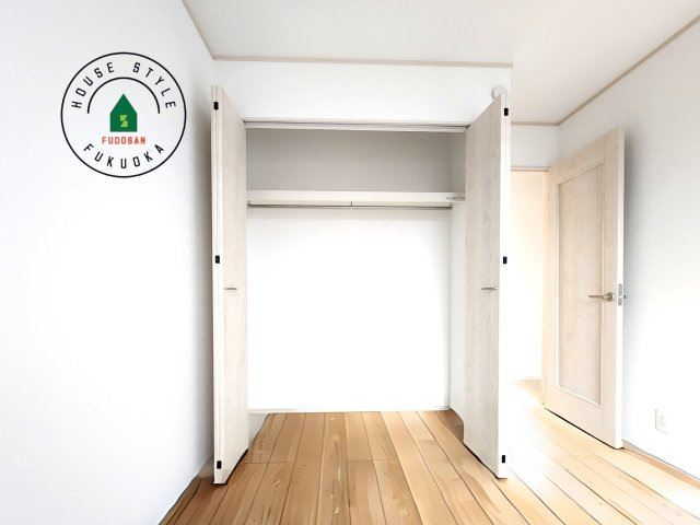 福岡市西区今宿東3丁目第1-3棟（C号棟）の内観：施工例|洋服や大きな荷物が多い方や人数の多いご家族などは、一般的なクローゼットよりもウォークインクローゼットのほうが使い勝手が良いです。
