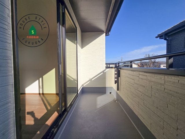 福岡市西区今宿東3丁目第1-3棟（C号棟）の外観：施工例|風をしっかりと感じられるバルコニーでは、毎日が洗濯日和です。広々としているので洗濯も楽しくなるでしょうし、気分転換にバルコニーからの眺めを楽しむのもいいでしょう。