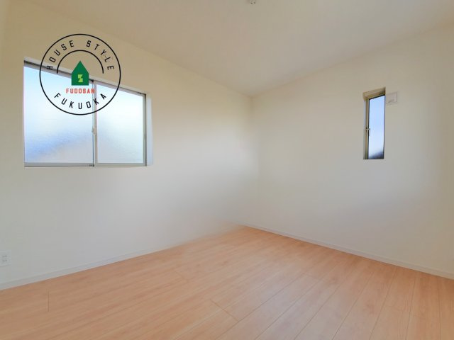 福岡市西区今宿東3丁目第1-3棟（C号棟）の内観：施工例|柔らかい陽光が差し込む明るいお部屋を演出する設計。彩光の取れる窓が気持ちの良いお部屋を創り上げます。