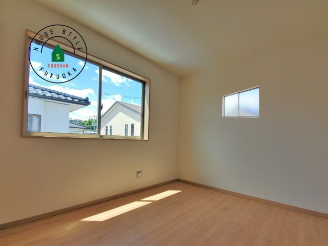 福岡市西区今宿東3丁目第1-3棟（C号棟）の内観：施工例|穏やかな光が差し込む室内には、穏やかな時間が流れます。