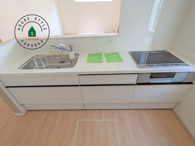 福岡市西区今宿東3丁目第1-3棟（C号棟）の内観：施工例|ご家族を近くに感じられる対面キッチンのLDK。会話もはずみそうですね。