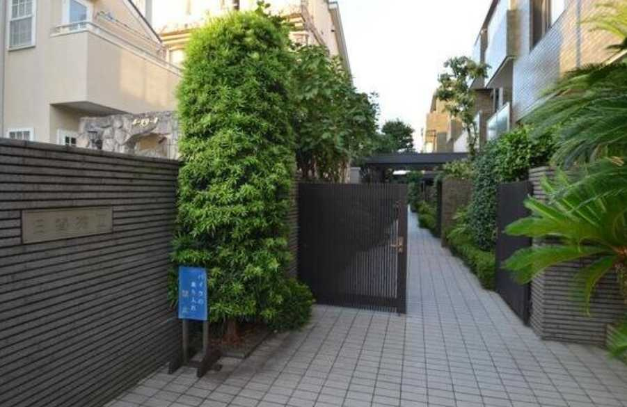 日香苑Ⅱ　礼金０　陽当たり良好　ファミリー向けのエントランス