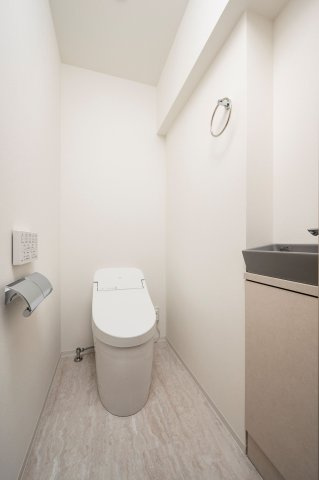 【トイレ】 | ライオンズマンション警固南 | スタイリッシュでお掃除もしやすいタンクレストイレです
