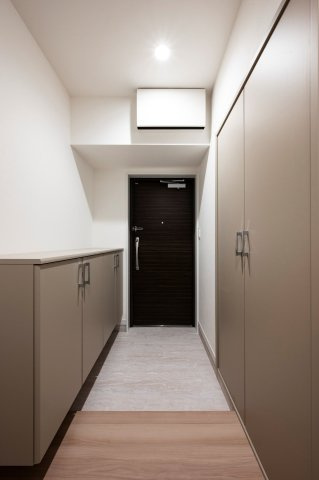 【玄関】 | ライオンズマンション警固南 | 収納力に優れた玄関でいつでも片付いた状態でお客様を迎えられます