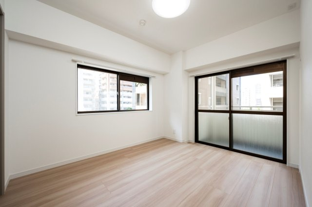 【洋室】 | ライオンズマンション警固南 | 6.3帖の洋室。専用のバルコニー付きの明るいお部屋です