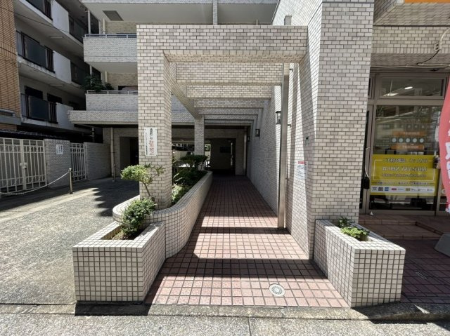 【エントランス】 | ライオンズマンション警固南 | 安全に配慮されたオートロックマンションです