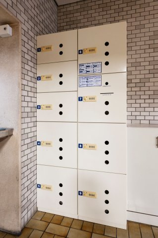 【設備】 | ライオンズマンション警固南 | 宅配ボックスがあると不在時や手が離せない時でも荷物を受け取れるので助かりますね