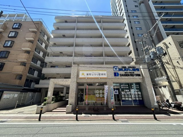 【外観】 | ライオンズマンション警固南 | 3路線利用可能で各方面への移動が便利になります。徒歩圏内に生活利便施設が充実しており暮らしやすいです