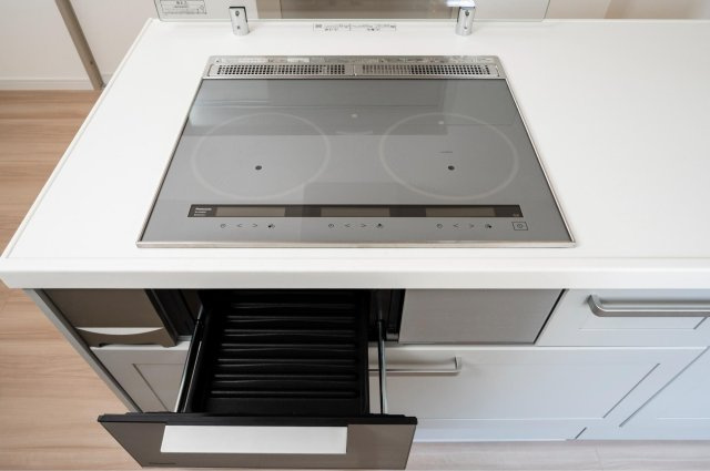 【キッチン】 | ライオンズマンション警固南 | オール電化住宅なので、火を使わず安心安全♪お財布に優しいIHクッキングヒーターはお掃除も楽ちんです