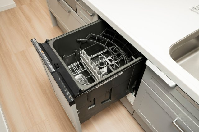 【キッチン】 | ライオンズマンション警固南 | 食器洗浄機が後片付けをサポート！食事後の家族のくつろぎタイムをゆっくりもてます