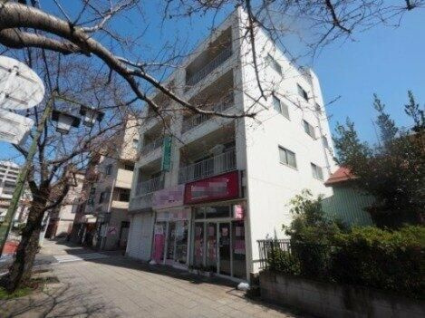 アテナビルの外観