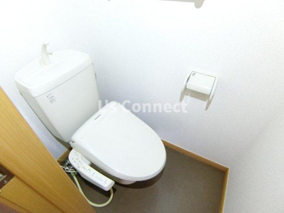 【トイレ】 | アクティブ | 温水洗浄便座付きのトイレ。