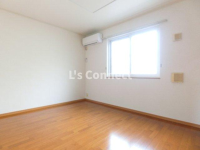 【その他】 | アクティブ | 北側洋室にもエアコン付きです。