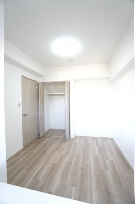 【洋室】 | 【リノベ済】クレイドル西原駅東 | 【洋室約5.6帖】
こども部屋をコーディネート！このぐらいの広さがあれば、 
お子さんの好きな色やモチーフを使ったコーディネートで、
勉強もお片付けも全部楽しいお気に入りの空間にしていけそうですね！