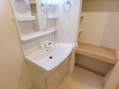 【洗面所】 | ベルサピーⅤ | 朝の支度もスムーズな独立洗面台。