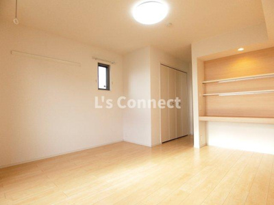 【居間・リビング】 | ベルサピーⅤ | 角部屋で２面に窓があります。