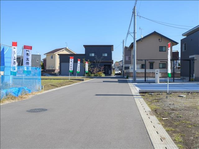 宇都宮市宝木本町　248.36㎡　売地の周辺|区画13、14の南側前面道路です。