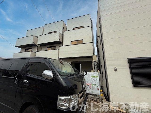 茅ヶ崎市柳島海岸　新築戸建　全６棟の外観|4月6日撮影　建築中　現地外観