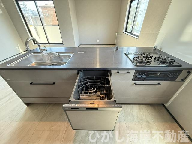 茅ヶ崎市柳島海岸　新築戸建　全６棟のキッチン|食洗器付きシステムキッチン