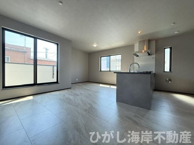 茅ヶ崎市柳島海岸　新築戸建　全６棟の居間・リビング|17.7帖　LDK