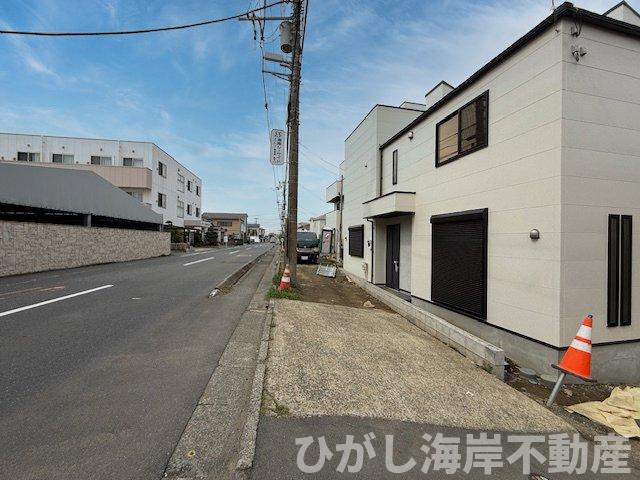 茅ヶ崎市柳島海岸　新築戸建　全６棟の前面道路含む現地写真|4月6日撮影　建築中　現地外観