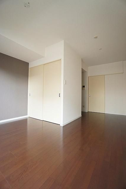 レジデンシャルヒルズヴィラスタイルの居間・リビング