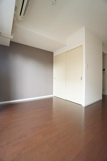 レジデンシャルヒルズヴィラスタイルの居間・リビング