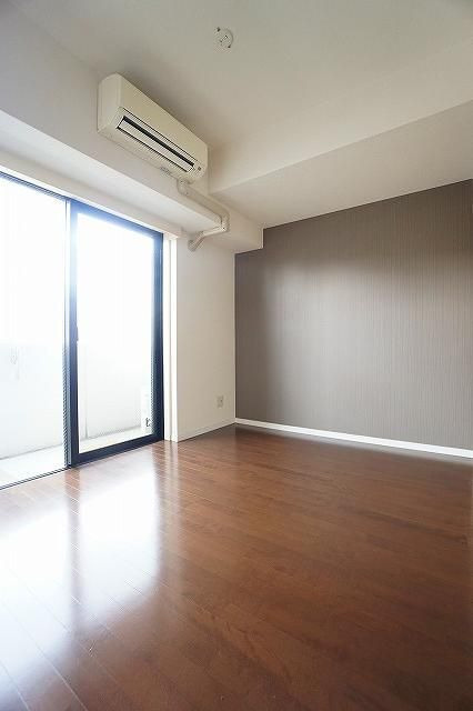 レジデンシャルヒルズヴィラスタイルの居間・リビング