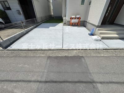 【駐車場】 | 静岡市葵区田町2丁目 新築一戸建て B号棟 | 車種により3台駐車可能です