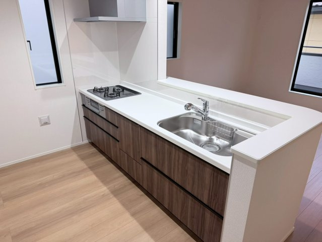 川口市本前川　4期　新築一戸建て　3号棟のキッチン|お料理しやすいキッチンです