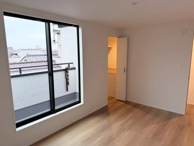 川口市本前川　4期　新築一戸建て　3号棟の洋室|明るい洋室です