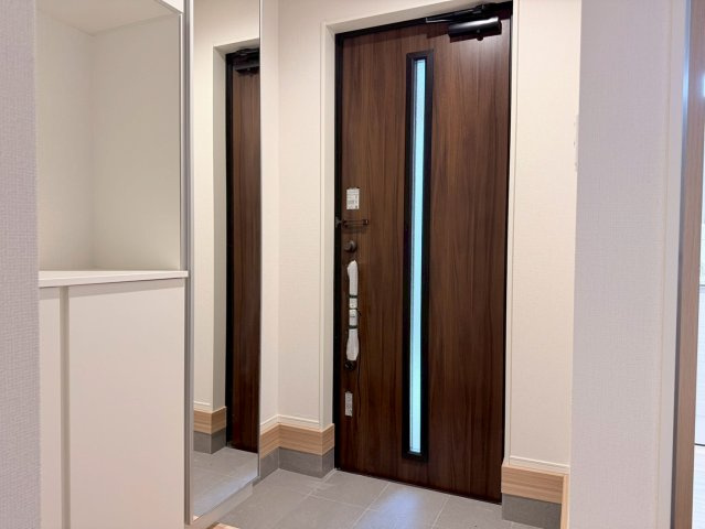 川口市本前川　4期　新築一戸建て　3号棟の玄関|毎日通る玄関はこちらです