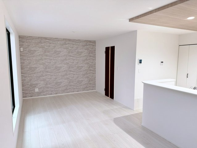 川口市本前川　4期　新築一戸建て　4号棟の居間・リビング|ゆったり過ごせるリビングです