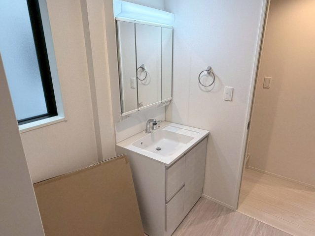 川口市本前川　4期　新築一戸建て　4号棟の独立洗面台|独立洗面台、朝の身支度には欠かせません