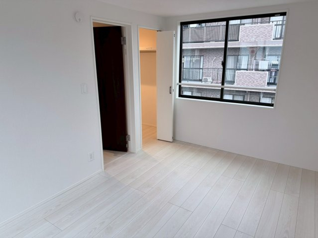 川口市本前川　4期　新築一戸建て　4号棟の洋室|明るい洋室です