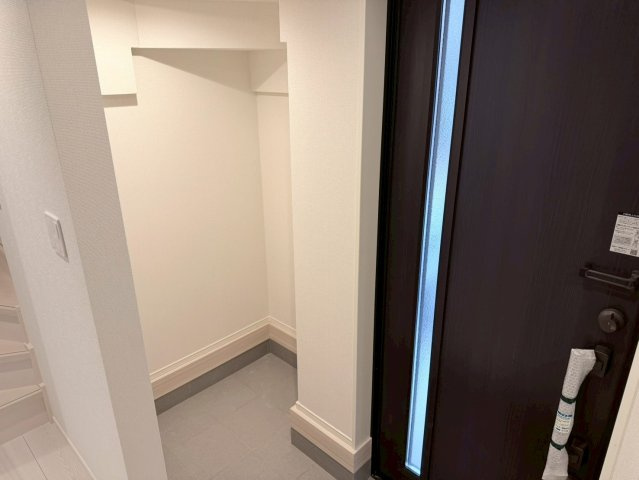 川口市本前川　4期　新築一戸建て　4号棟の玄関|ゆったりとした玄関です