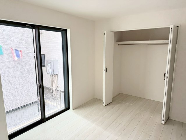 川口市本前川　4期　新築一戸建て　4号棟の洋室|落ち着いた色調の洋室です